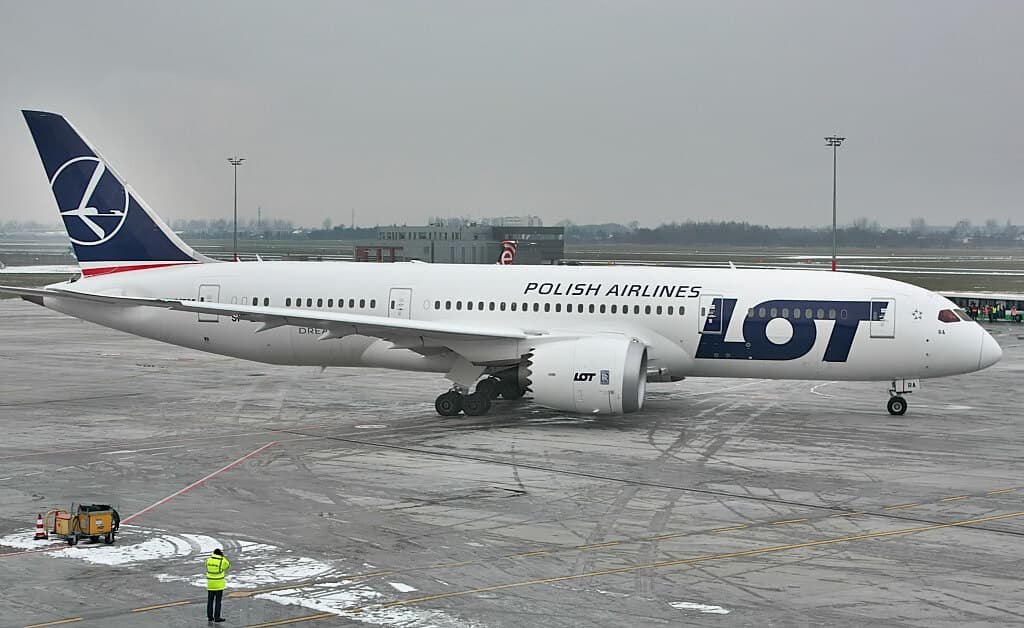 POLİSH-LOT-boeing-787